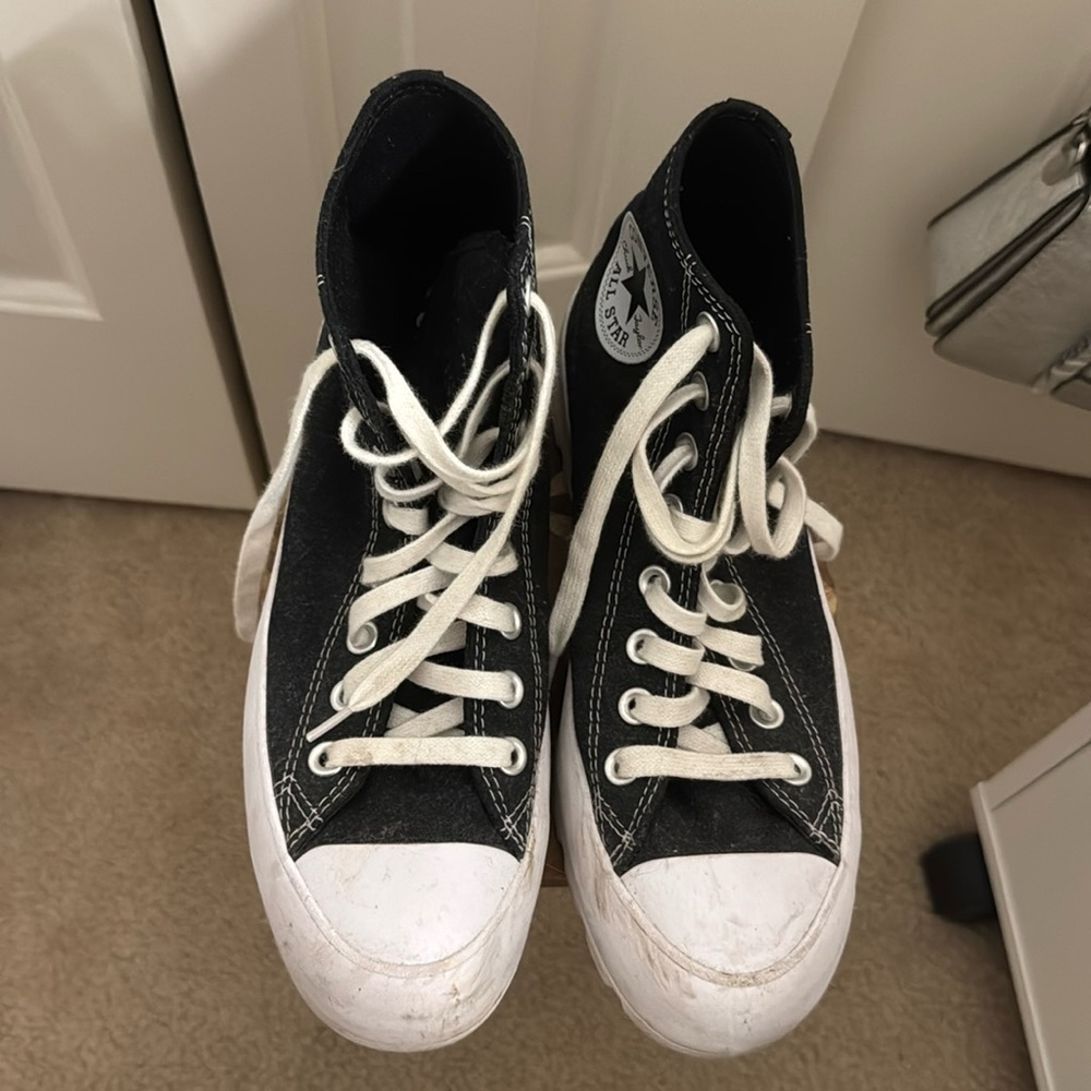 Women’s size 8 Black all star platform converse